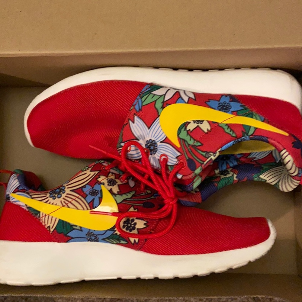 Aloha Pack Roshe Run Red Floral